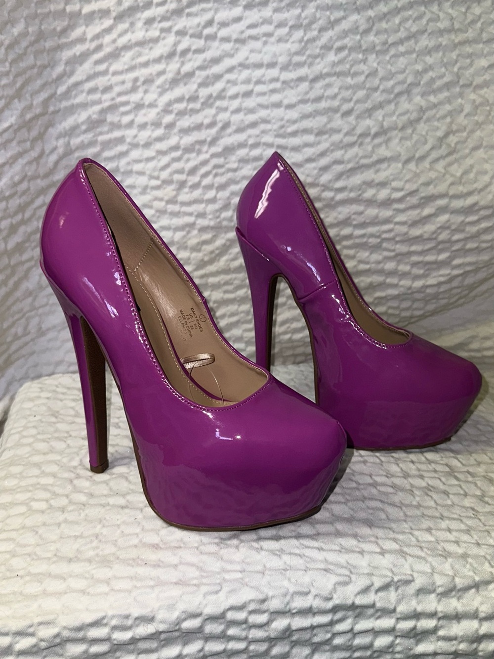 Fuchsia heels - Picture 2 of 5
